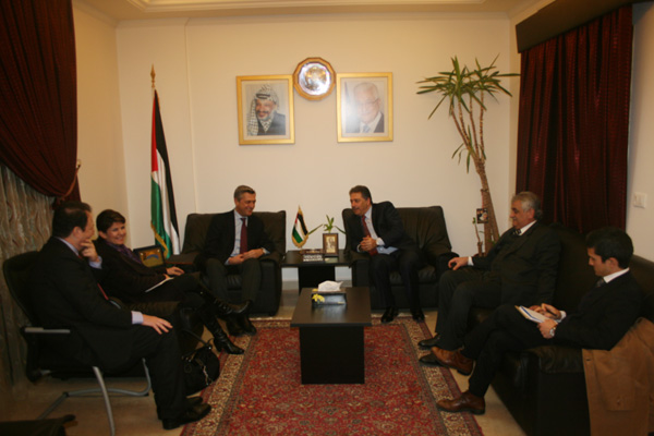 السفير دبور يبحث مع غراندي اوضاع اللاجئين الفلسطينيين في لبنان