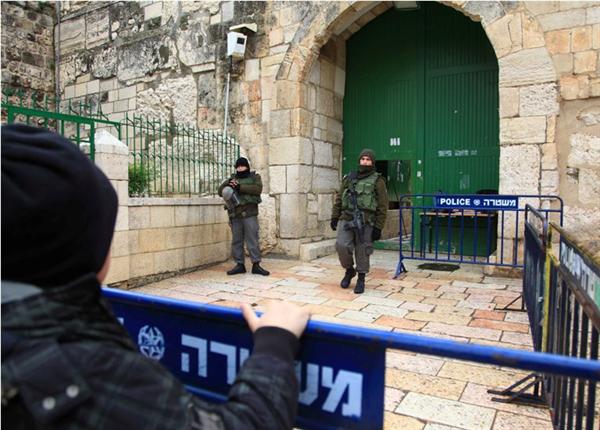 الاحتلال يمنع الشبان دخول القدس القديمة والأقصى ويفرض اجراءات مشددة