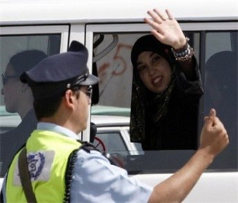 الاحتلال يعيد الأسيرة الشلبي إلى القسم الأمني