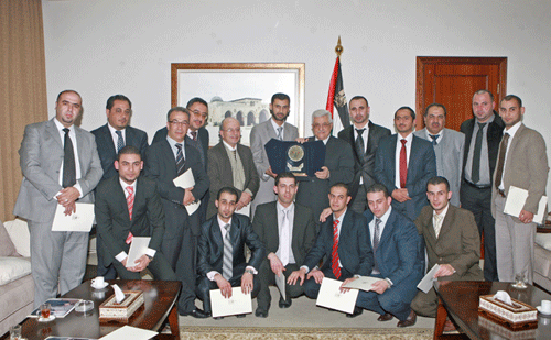 الرئيس يستقبل وفدا من المحامين الأردنيين