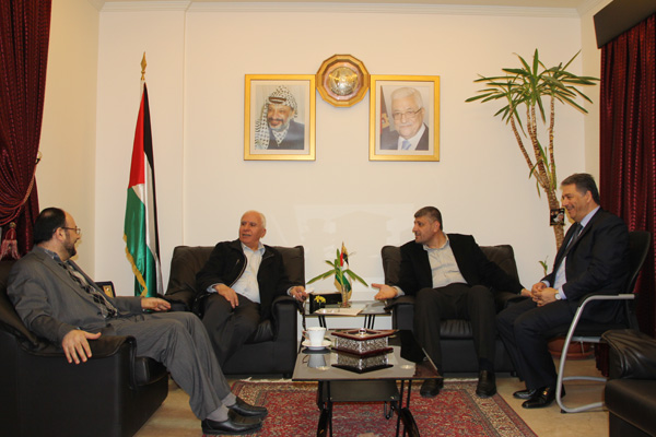 الاحمد يلتقي مسؤولي حركتي حماس والجهاد في لبنان