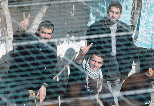 150 أسيرا في عوفر ينضمون للإضراب المفتوح عن الطعام غدا