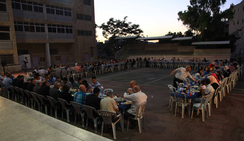 الرئاسة تقيم مأدبة إفطار للأطفال الأيتام في القدس