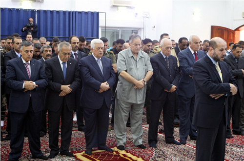 الرئيس يؤدي صلاة العيد في مسجد التشريفات في مقر الرئاسة