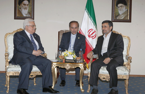الرئيس يجتمع مع نظيره الإيراني