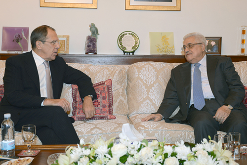 الرئيس محمود عباس يلتقي وزير الخارجية الروسي