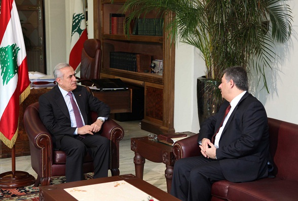 الرئيس اللبناني ميشال سليمان يستقبل السفير اشرف دبور