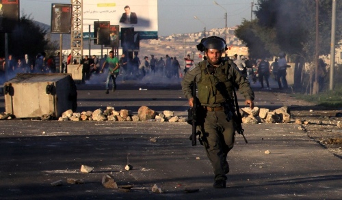 عشرات الإصابات والاعتقالات اثر تجدد المواجهات مع الاحتلال في عدة مناطق بالضفة