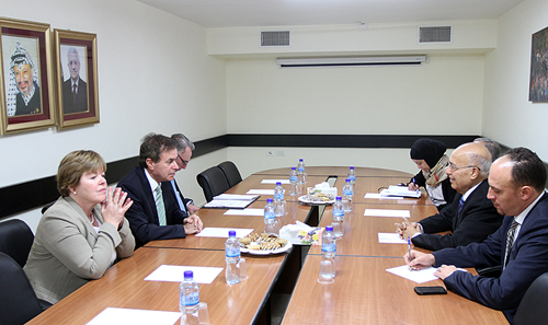 شعث يؤكد ضرورة تطبيق القواعد الدولية فيما يتعلق بالخروقات الإسرائيلية