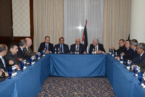 الرئيس يلتقي السفراء العرب المعتمدين لدى روسيا الاتحادية