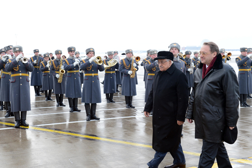 الرئيس يصل موسكو في زيارة رسمية تستمر ثلاثة أيام