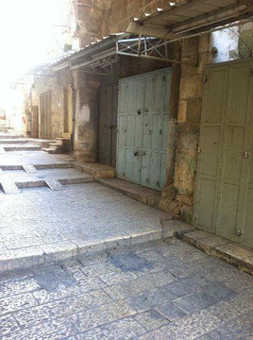 اضراب تجاري يعمّ القدس حدادا على استشهاد أبو حمدية