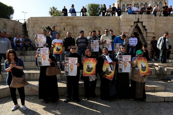 وقفة تضامنية مع الأسير العيساوي في باب العامود