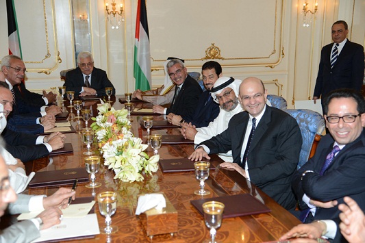الرئيس يستقبل في الكويت وفد رجال الأعمال الفلسطينيين