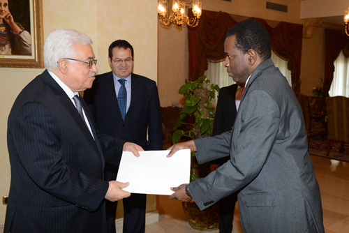 الرئيس يتقبل أوراق اعتماد سفير تنزانيا غير المقيم لدى فلسطين