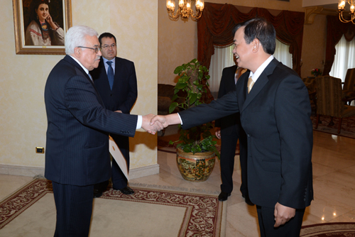 الرئيس يتقبل أوراق اعتماد سفير فيتنام غير المقيم لدى فلسطين
