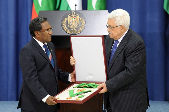 الرئيس يمنح نظيره المالديفي وسام نجمة فلسطين