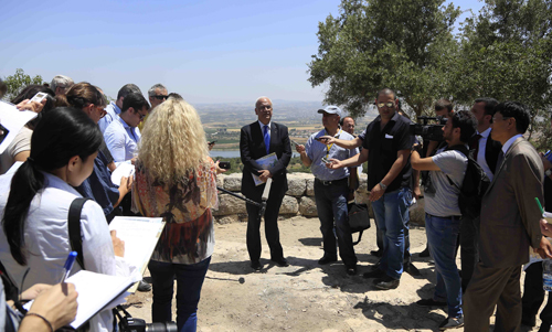 عريقات: ما تقوم به إسرائيل في حدود 1967 