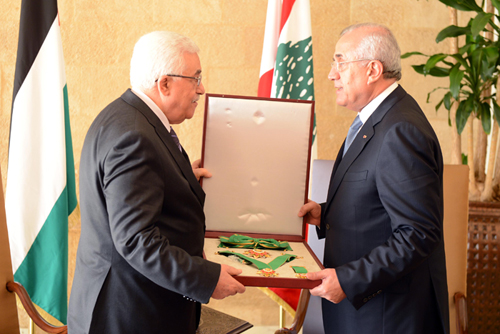 الرئيس ونظيره اللبناني يتبادلان الأوسمة