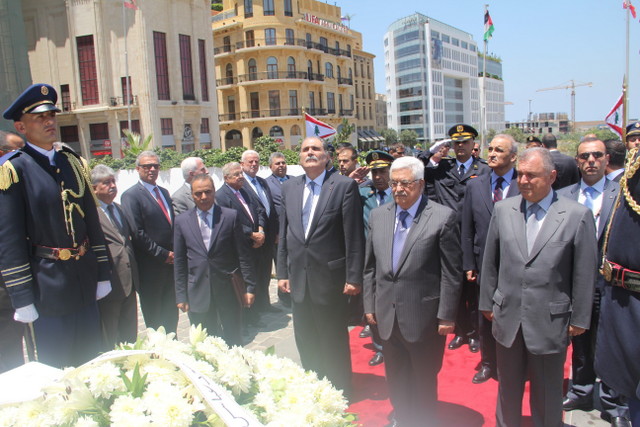 الرئيس يضع إكليلا من الزهور على نصب الشهداء في بيروت