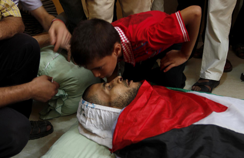 استشهاد شاب برصاص الاحتلال شرق مخيم البريج