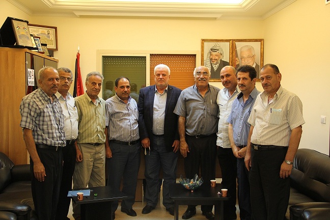 ابو العردات يستقبل لجنة الدفاع عن الاسرى الفلسطينيين في السجون الاسرائيلية