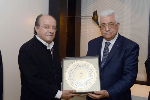 الرئيس يسلم الروائي العربي محمد برادة جائزة القدس للثقافة والإبداع 2013