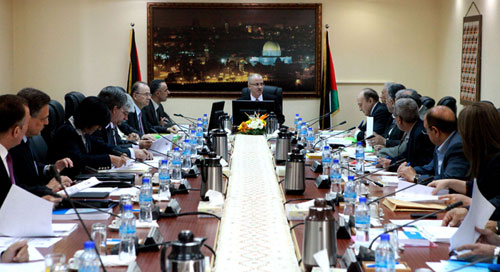 مجلس الوزراء يدعو العالم للتدخل لإنقاذ حياة الأسرى المضربين