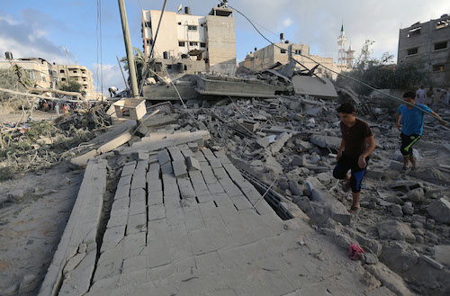 الرئيس يعلن قطاع غزة منطقة كارثة إنسانية