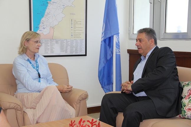 دبور يلتقي مدير عام الانروا ديسمور