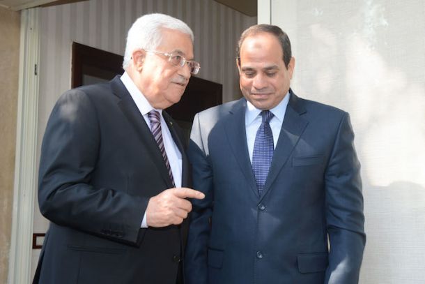 الرئيس يهاتف السيسي معزيا ويؤكد الوقوف إلى جانب مصر