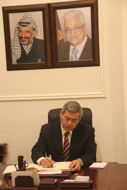 السفير الياباني لدى لبنان يعرب عن اهتمام بلاده بقضايا اللاجئين الفلسطينيين