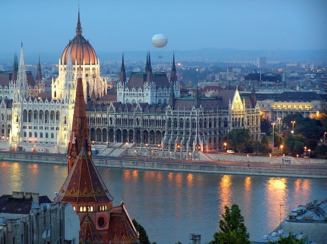 هنغاريا تمنح دولة فلسطين 50 منحة دراسية