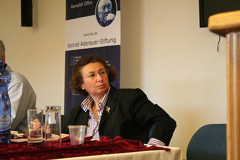 محامية فلسطينية تشارك في تعديل قانون العلاقات الخارجية الأميركي