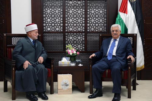 الرئيس يتسلّم نص قرار مجمع الفقه الإسلامي الدولي الذي يحث على زيارة القدس