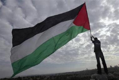 قمة بين مصر واليونان وقبرص تطالب بالتوصل لحل عادل للقضية الفلسطينية