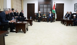 الرئيس يستقبل وفدا من مجلس الشيوخ الأميركي