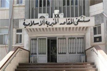 الرئيس يمنح رئيس جمعية المقاصد وسام الاستحقاق والتميز