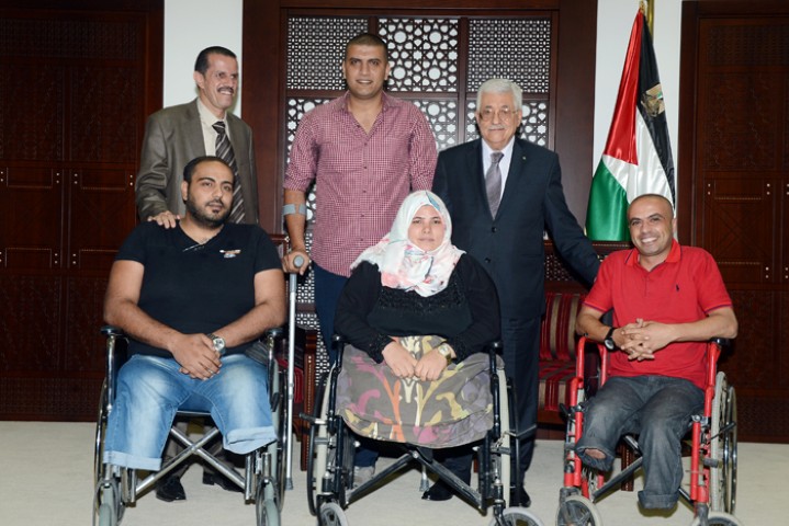 الرئيس يستقبل عددا من جرحى قطاع غزة