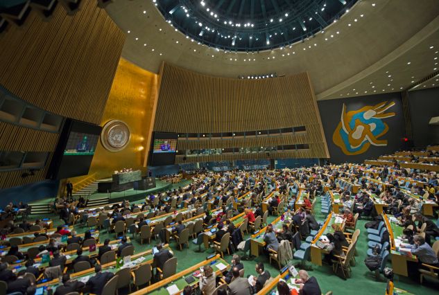 الأمم المتحدة تعتمد بأغلبية ساحقة قرارات تتعلق بفلسطين ووكالة 