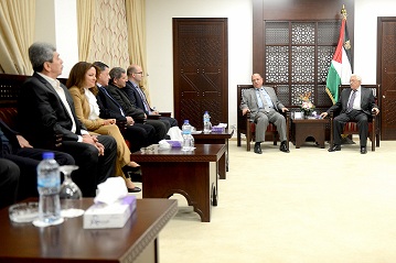 الرئيس يستقبل وفدا من تجار مدينة القدس