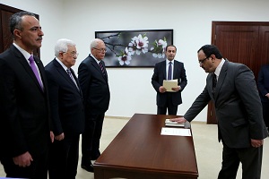 أحمد براك يؤدي اليمين القانونية أمام الرئيس نائبا عاما لدولة فلسطين