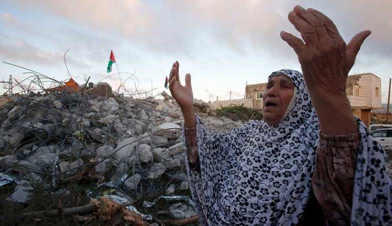 الاحتلال يهدم 11 منزلا في بلدة قلنديا