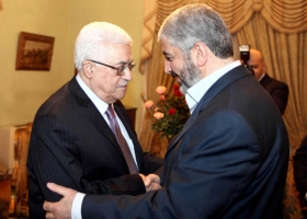 الرئيس يهاتف مشعل معزيا بوفاة والدته