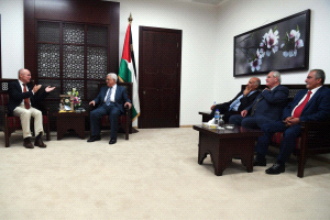 الرئيس يستقبل الوفد المشارك بورشة العمل التي نظمتها "الأولمبية الفلسطينية"