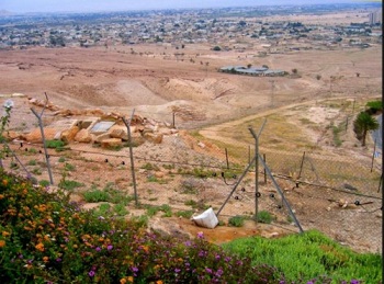 الأغوار: الاحتلال يدمر الطريق المؤدية لخربة الحديدية