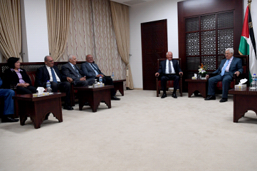 الرئيس يستقبل وفدا من لجنة الوفاق