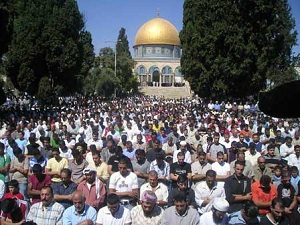 226 غزي يتوجهون للصلاة في المسجد الاقصى