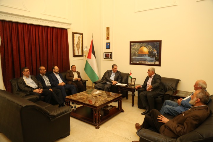 السفير دبور يستقبل وفداً  من تحالف القوى الفلسطينية