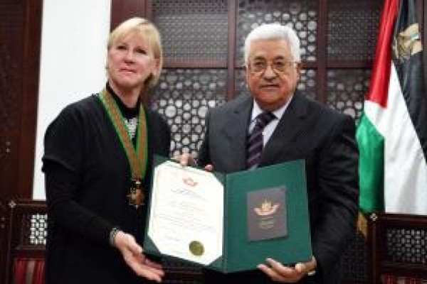 الرئيس يمنح وزيرة خارجية السويد النجمة الكبرى لوسام القدس